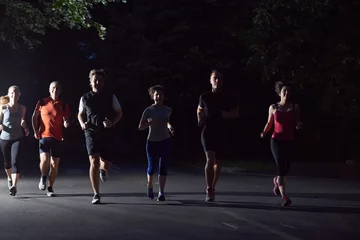 Papier Peint photo Lavable Jogging groupe de personnes faisant du jogging la nuit