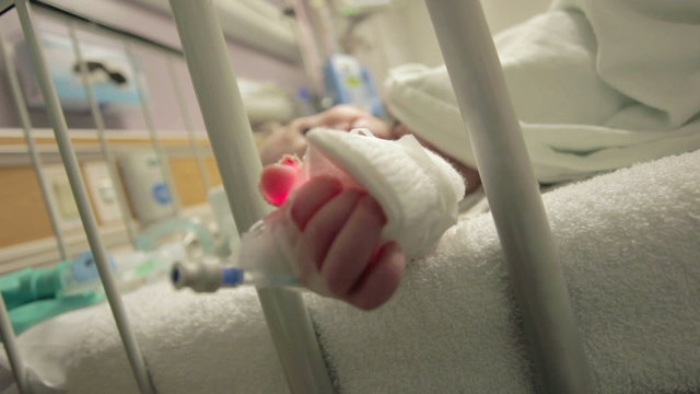 Hospital baby after heart surgery hand monitor P HD 8934