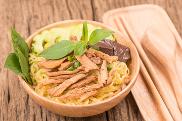 wheat noodles with chicken