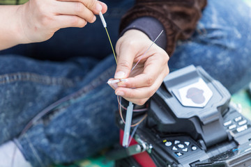fiber optic fusion splicer in field