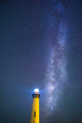 Obraz premium Milky Way over a lighthouse near Pacific coast, California