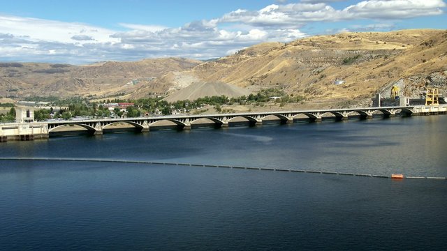 The Franklin D. Roosevelt Lake And Reservoir Is Created By The Grand Coulee Dam, One Of The Largest Concrete Structures In The World, 4K, Ultra HD