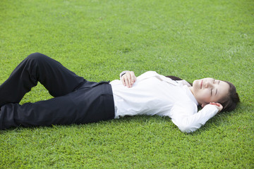 若い会社員の女性