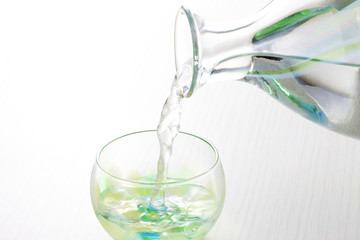 きれいな色をした徳利とお猪口