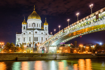 Fototapeta na wymiar the Cathedral of Christ the Savior and Patriarchal bridge at night, Moscow, Russia.