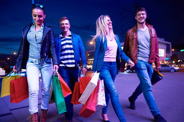 Obraz premium Group Of Friends Enjoying Shopping