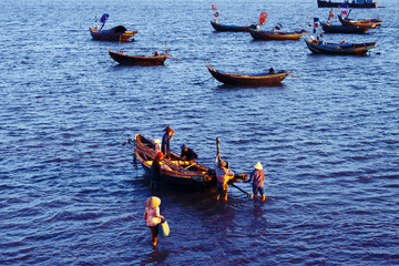 Fototapeta premium Early morning the fishermen at sea