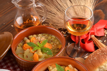 Penne rigate with carrots and cereals
