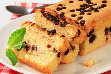 sponge cake with chocolate chips