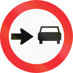 Regulatory road sign in Chile: Keep right