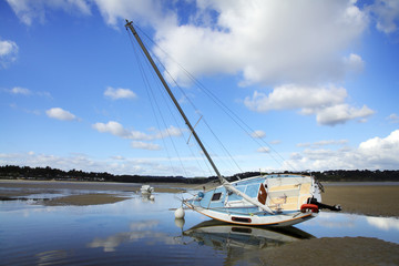 Segelboot auf dem Trockenen