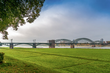 Fototapeta na wymiar Köln - Südbrücke
