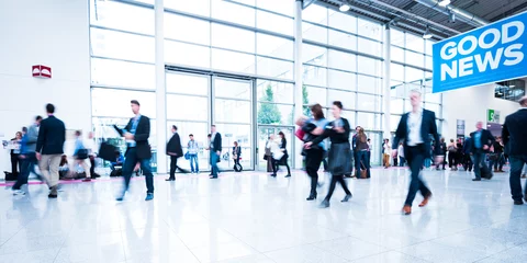 Blurred people using a skywalk/staircase © Engel Drohnenpilot