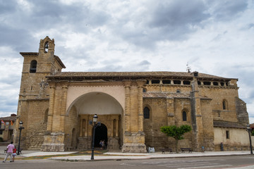 Fototapeta na wymiar Capilla Románica en el Camino de Santiago a su paso por un pueblo de Palencia en Castilla León
