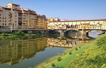 Panoramica del Ponte Vechio de Florencia de día