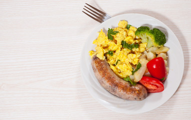 Scrambled egg with sausage and vegetables