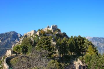 Les ruines du château de Sainte-Agnès
