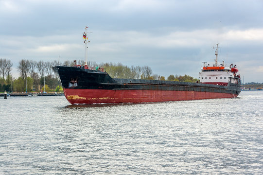Travem&uuml;nde altes Frachtschiff