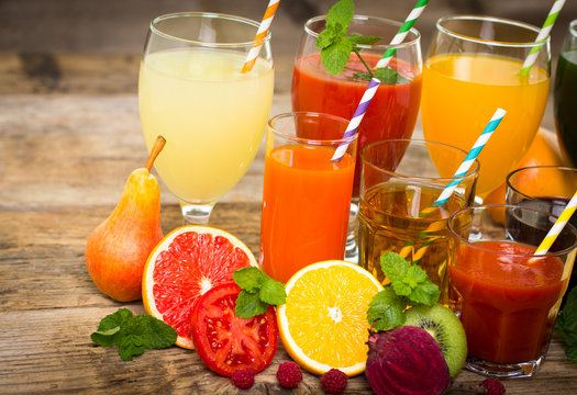 Healthy drinks - fruit and vegetables juices and smoothies