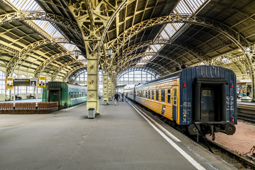 Treinplatforms op het Vitebsk-station. Sint-Petersburg.