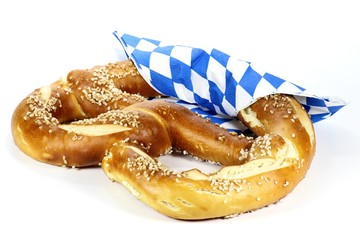 Wiesnbrezn isoliert auf weißem Hintergrund