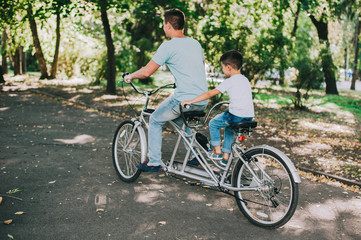 Obraz premium family bike tours Double