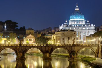 Fototapeta na wymiar night view of Roma, St. Angelo Bridge and St. Peter