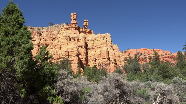 Twin pillar towers red rock Bryce Canyon Utah 4K 168