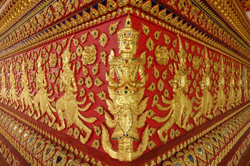Fototapeta na wymiar art of thai sculpture in Wat Suan Dok, thai temple in chiang mai