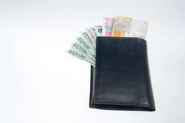 Brieftasche gut gefüllt mit Geldscheinen