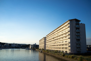 Obraz premium 平潟湾沿いのマンション