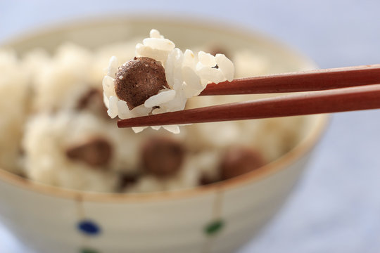 Cooked rice with propagule of Japanese yam