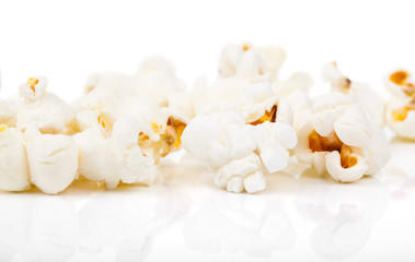 Fototapeta na wymiar Popcorn isolated on the white background