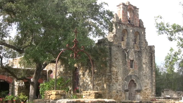 Mission Espada 1745 zoom in to cross HD