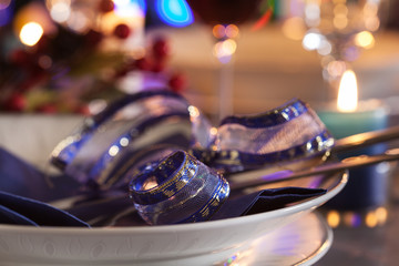 Table settings on the Christmas table