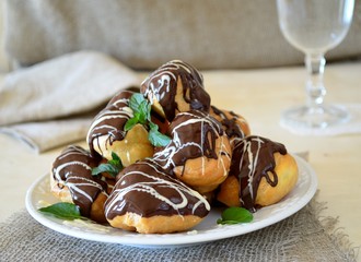 Profiteroles with dark and white chocolate 
