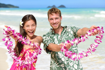 Welcome to Hawaii - Hawaiian people showing lei