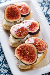 figs with cheese and honey