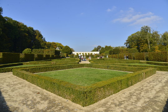 L'un des losanges du jardin &agrave; l'anglaise du ch&acirc;teau de Seneffe en Hainaut