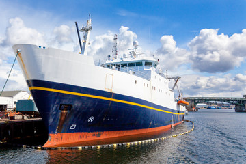 Obraz premium Commercial fishing vessel docked in the Ship Canal in Seattle