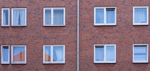 Fassade eines Mehrfamilienhauses in Kiel, Deutschland