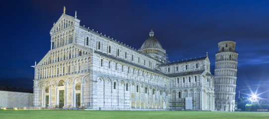 Fototapeta na wymiar view to cathedral and falling tower in twilight lights in Pisa in Italy