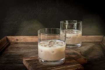 Fotobehang Irish cream liqueur in a glass with ice. © naltik