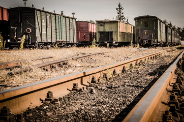 Schienen eines alten Bahnhofs