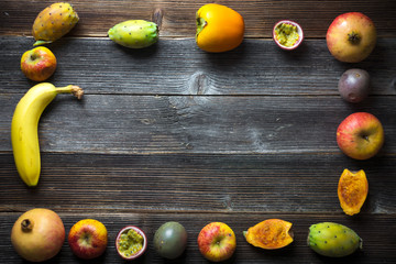 Obraz na płótnie Canvas Fresh fruits on wooden boards frame background
