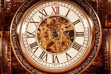 Fototapeta na wymiar Close up on vintage clock