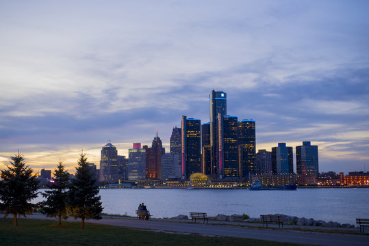 Detroit skyline with the world headquarters for General Motors C