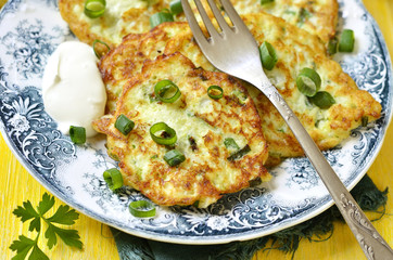 Cauliflower and broccoli fritters with cheese.
