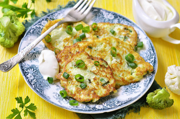 Cauliflower and broccoli fritters with cheese.
