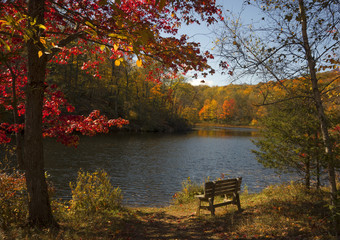 Fototapeta na wymiar Scenic Autumn Lake